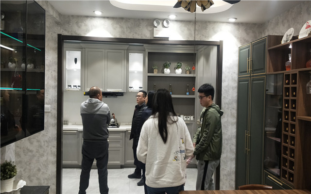 歡迎山東德州慶云秦總考察好樂家濟南展廳！